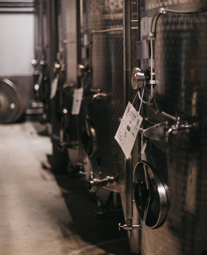 How the wine is stored; steel barrel that regulates the internal temperature